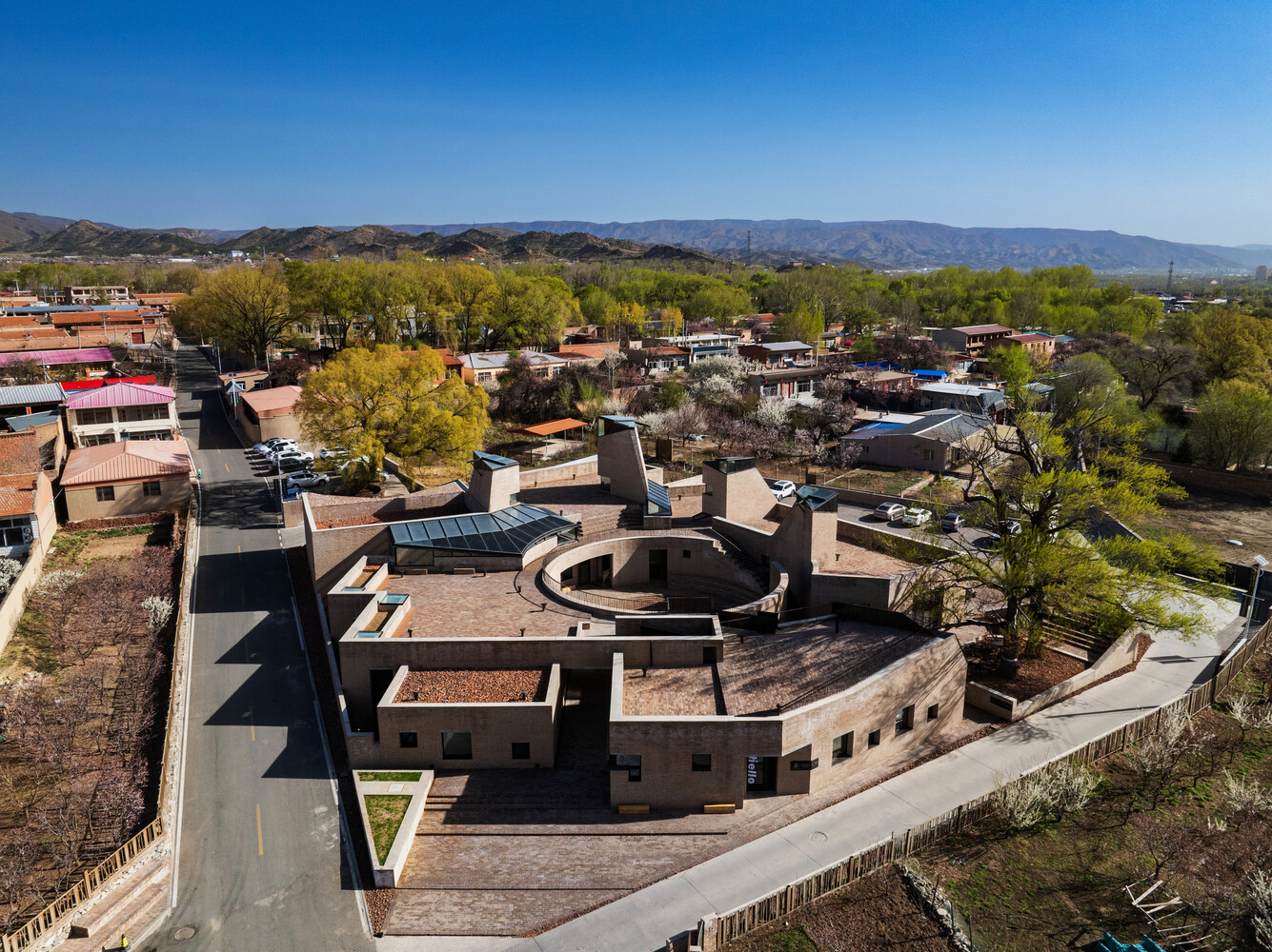 2025阿卡汗建筑奖揭晓， 中国建筑师张鹏举项目“西乌素图村民中心”获奖 ...